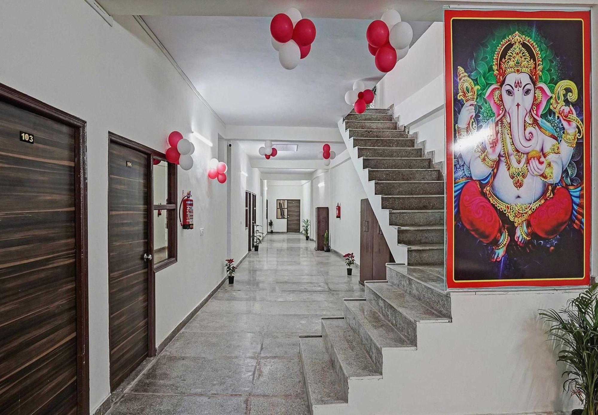 Hotel O Avs Hotel & Restaurant Noida Eksteriør billede