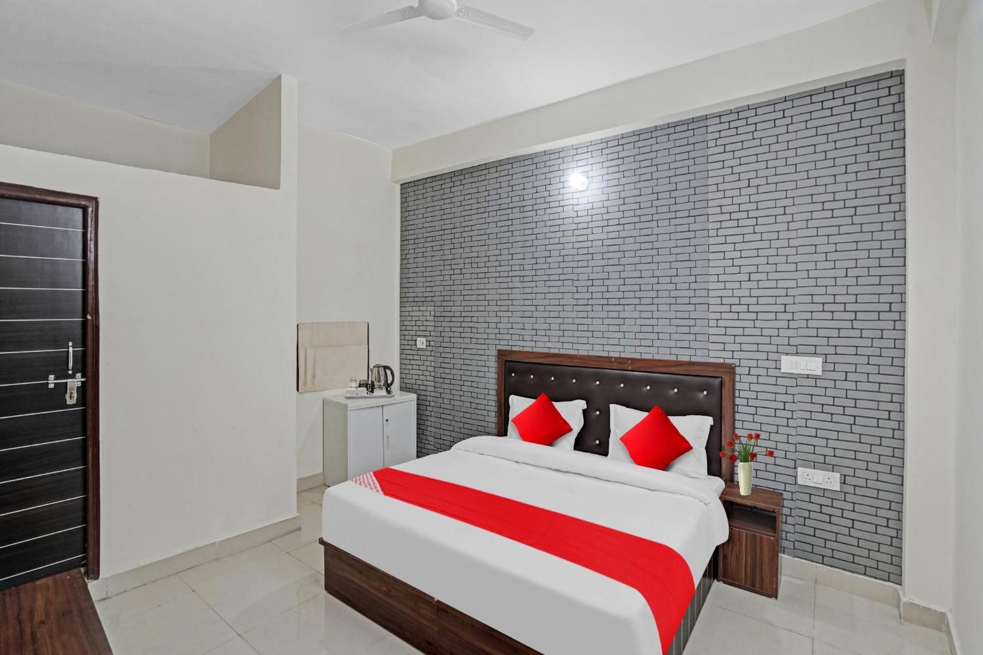 Hotel O Avs Hotel & Restaurant Noida Eksteriør billede