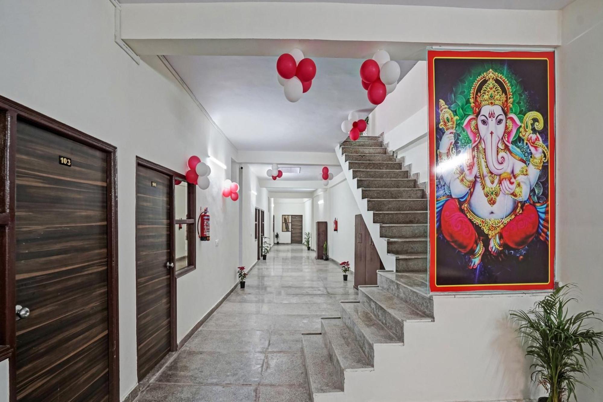 Hotel O Avs Hotel & Restaurant Noida Eksteriør billede