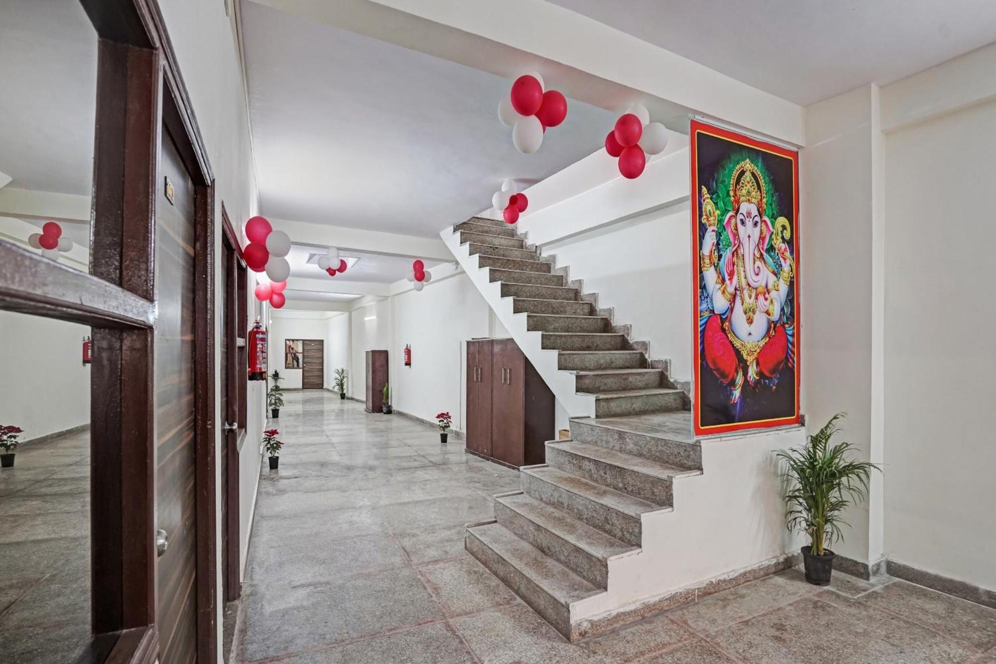 Hotel O Avs Hotel & Restaurant Noida Eksteriør billede