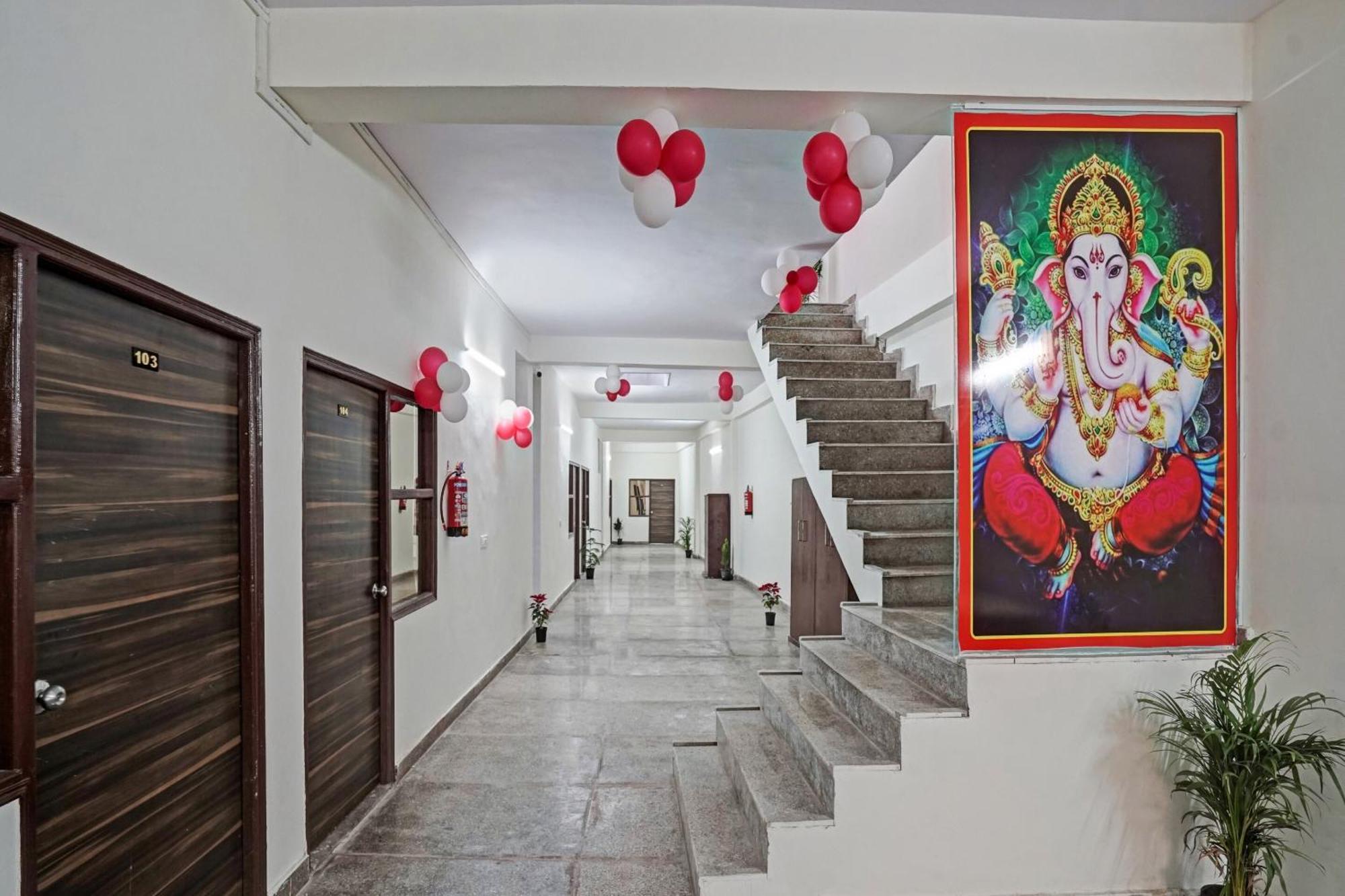 Hotel O Avs Hotel & Restaurant Noida Eksteriør billede