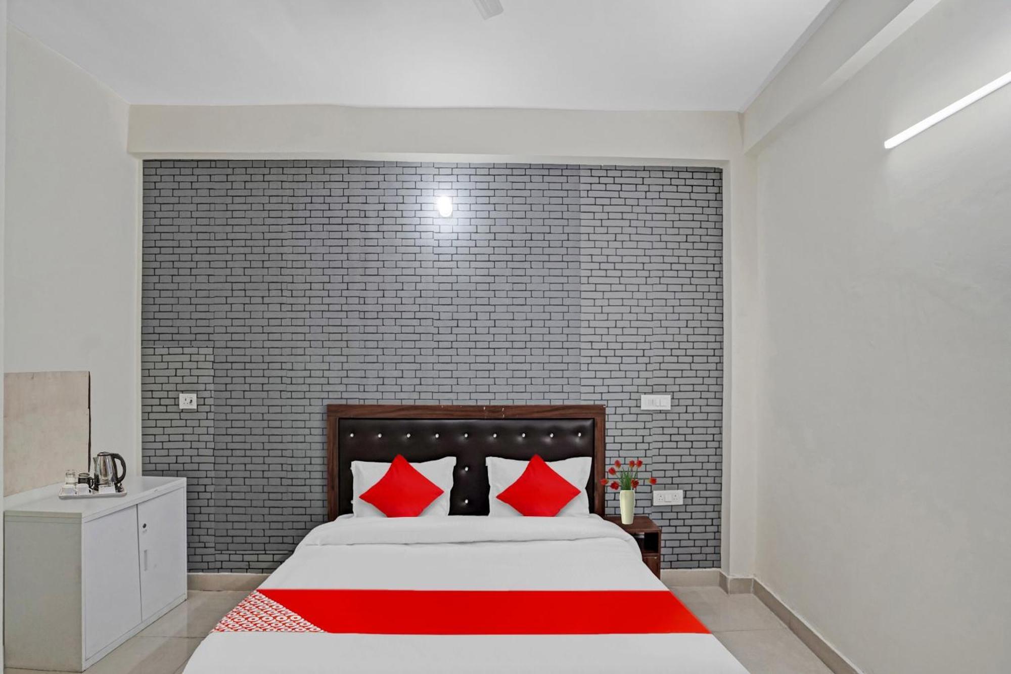 Hotel O Avs Hotel & Restaurant Noida Eksteriør billede